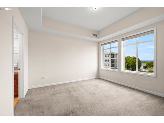 4884 Nw PROMENADE Ter 304, Portland, OR 97229