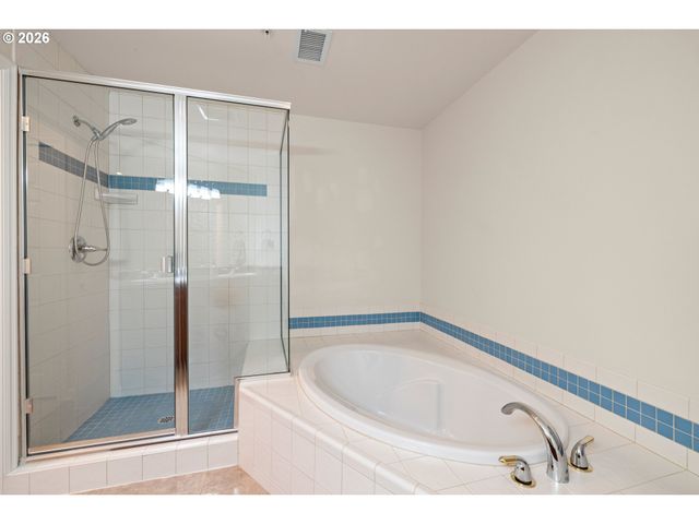 4884 Nw PROMENADE Ter 304, Portland, OR 97229