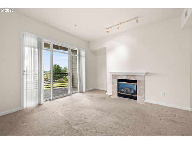 4884 Nw PROMENADE Ter 304, Portland, OR 97229