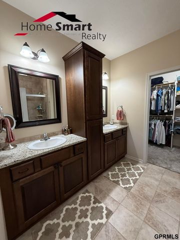 5017 Beckys Way, Lincoln, NE 68514
