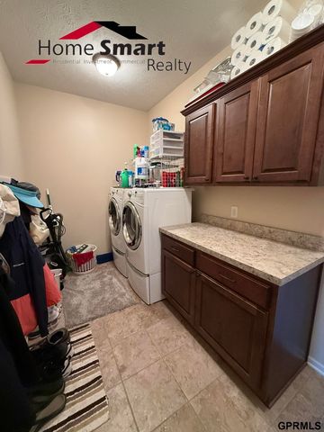 5017 Beckys Way, Lincoln, NE 68514