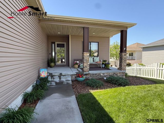 5017 Beckys Way, Lincoln, NE 68514