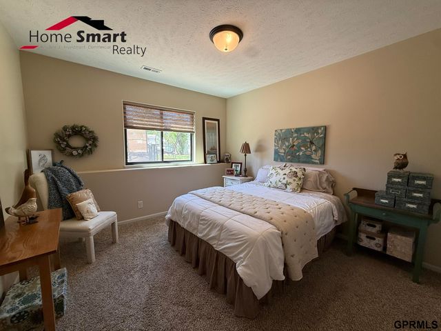 5017 Beckys Way, Lincoln, NE 68514