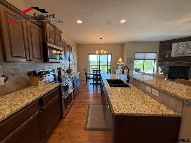 5017 Beckys Way, Lincoln, NE 68514