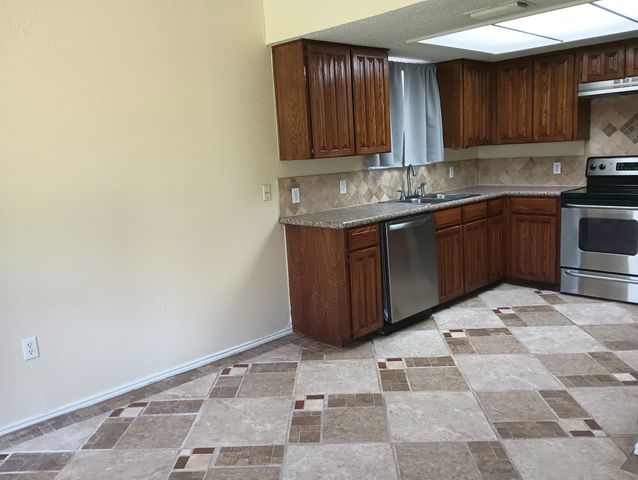 2314 Woodside Drive, Grand Prairie, TX 75052