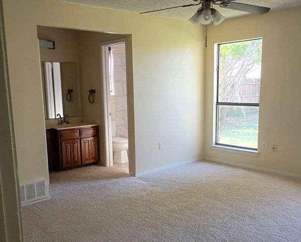 2314 Woodside Drive, Grand Prairie, TX 75052