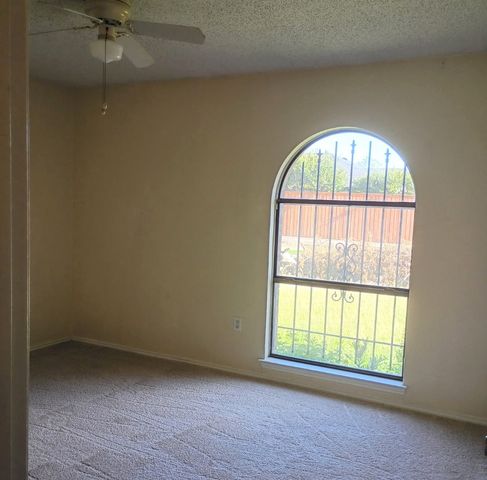 2314 Woodside Drive, Grand Prairie, TX 75052