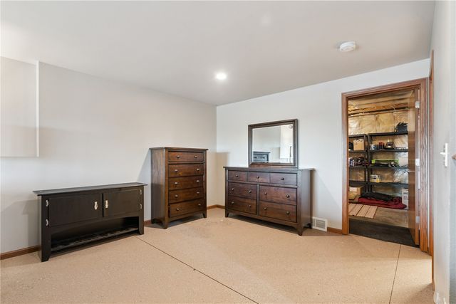 6509 Ohio Street SW, Cedar Rapids, IA 52404