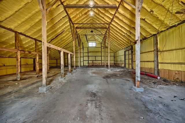 810 Highway 237, Burton, TX 77835
