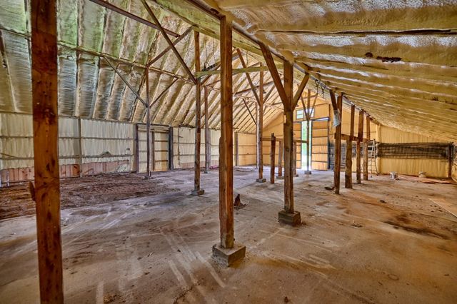 810 Highway 237, Burton, TX 77835