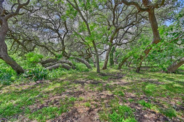 810 Highway 237, Burton, TX 77835