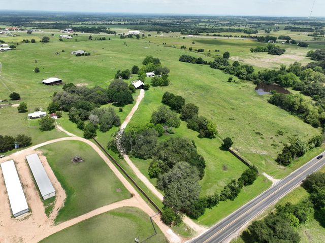 810 Highway 237, Burton, TX 77835