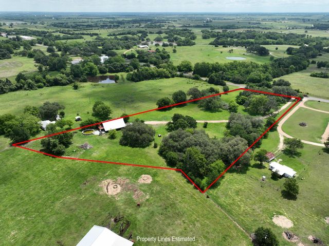 810 Highway 237, Burton, TX 77835