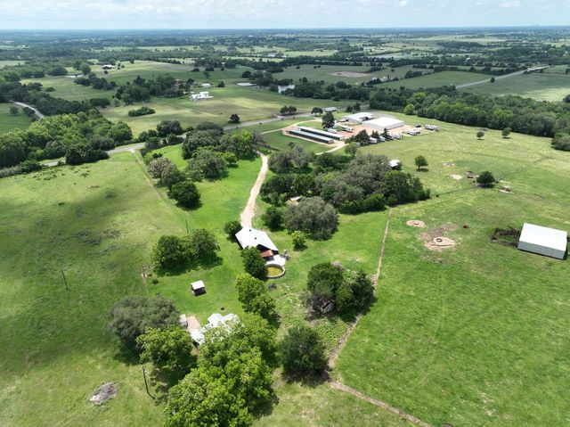 810 Highway 237, Burton, TX 77835