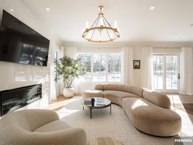 16-18 Paris Avenue 1, Rockleigh, NJ 07647