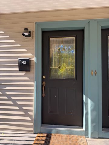 24 Orchard Ave 1, Waltham, MA 02452