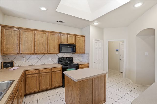 6361 Redeagle Creek Drive, Fort Worth, TX 76179