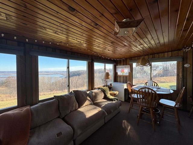 32158 County Road 1, La Crescent, MN 55947