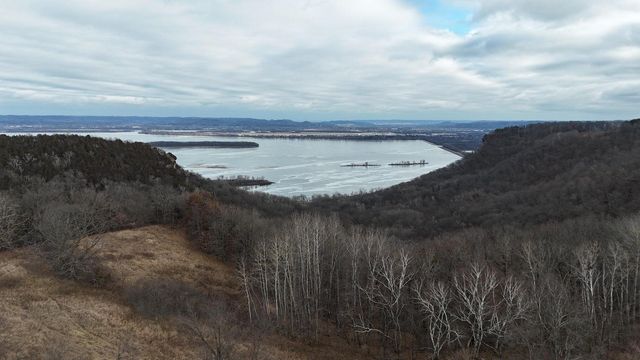 32158 County Road 1, La Crescent, MN 55947