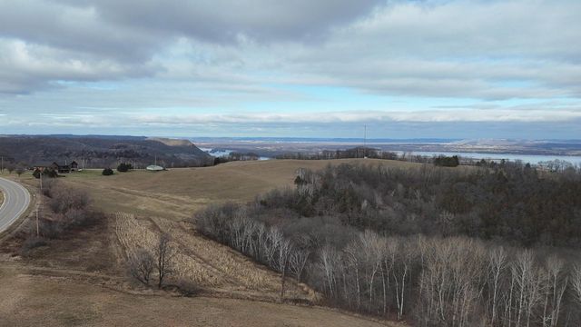 32158 County Road 1, La Crescent, MN 55947