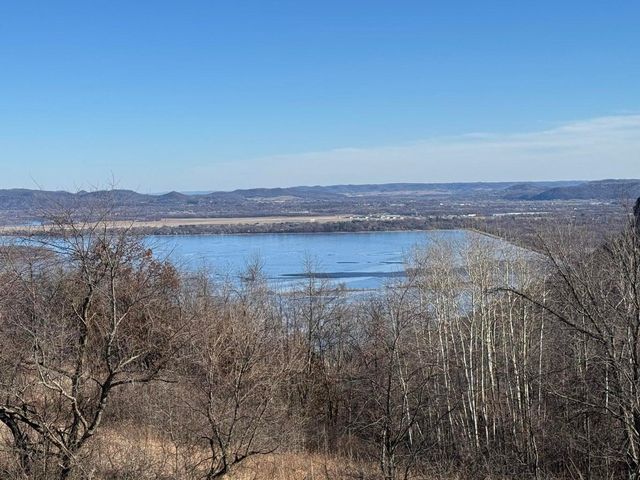 32158 County Road 1, La Crescent, MN 55947