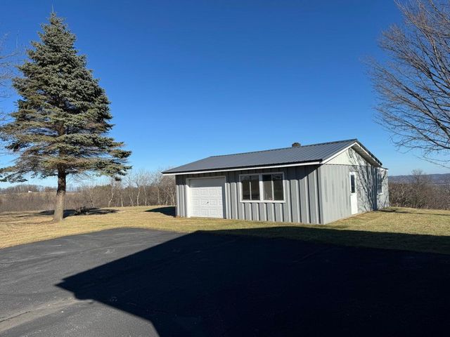 32158 County Road 1, La Crescent, MN 55947