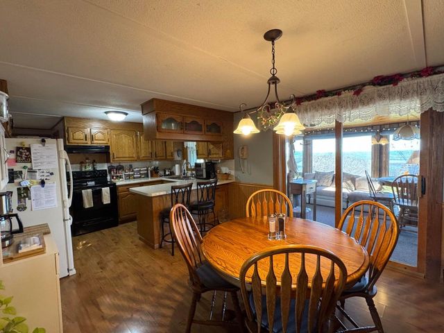 32158 County Road 1, La Crescent, MN 55947