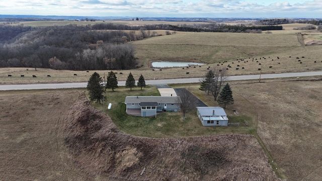 32158 County Road 1, La Crescent, MN 55947