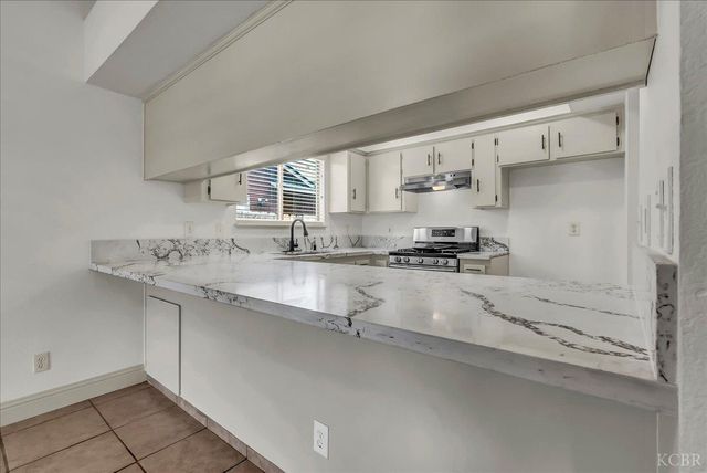 558 Parsons Street, Hanford, CA 93230