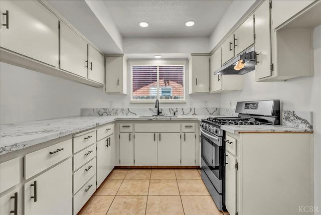 558 Parsons Street, Hanford, CA 93230