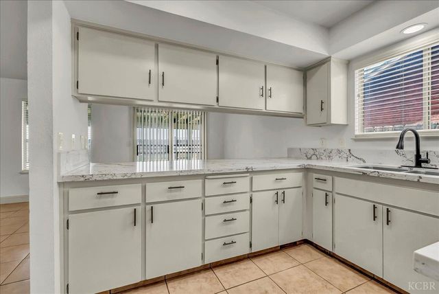 558 Parsons Street, Hanford, CA 93230