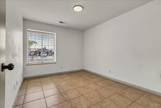 558 Parsons Street, Hanford, CA 93230