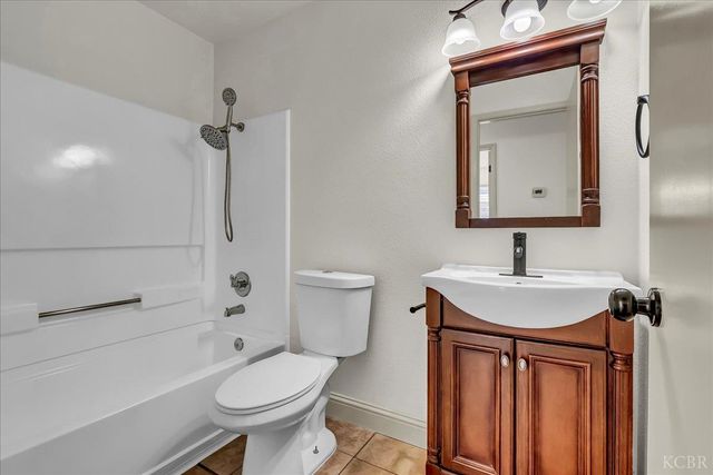 558 Parsons Street, Hanford, CA 93230