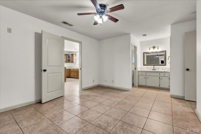 558 Parsons Street, Hanford, CA 93230