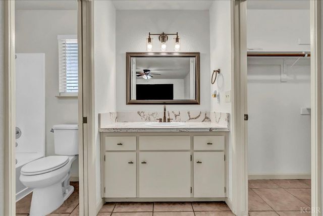 558 Parsons Street, Hanford, CA 93230