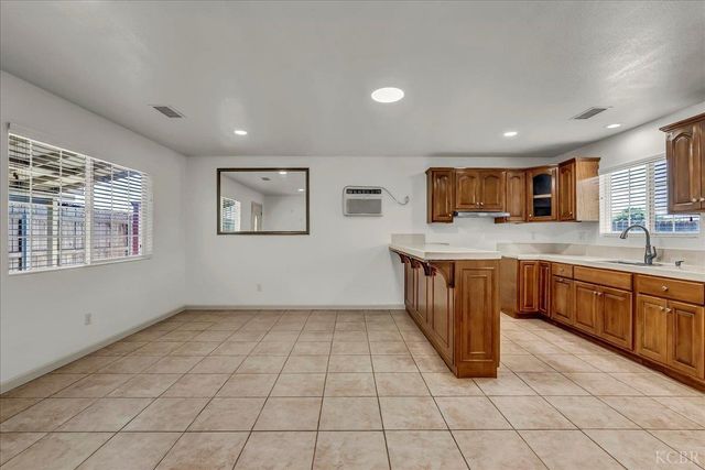 558 Parsons Street, Hanford, CA 93230