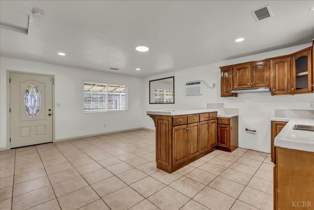 558 Parsons Street, Hanford, CA 93230