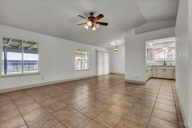 558 Parsons Street, Hanford, CA 93230
