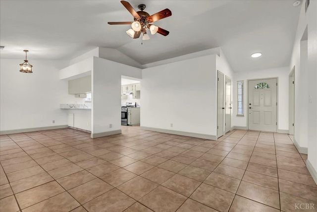 558 Parsons Street, Hanford, CA 93230