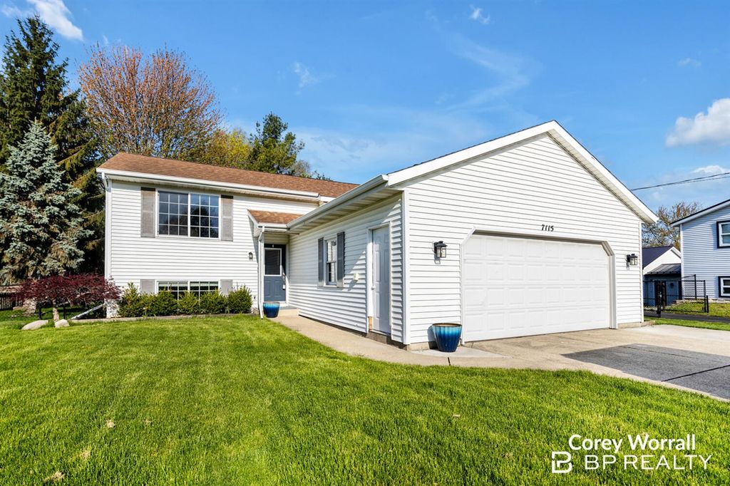 7115 12th Avenue, Jenison, MI 49428