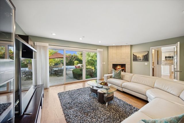 2130 Magnolia Lane, Highland Park, IL 60035
