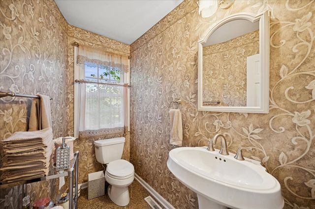 2130 Magnolia Lane, Highland Park, IL 60035
