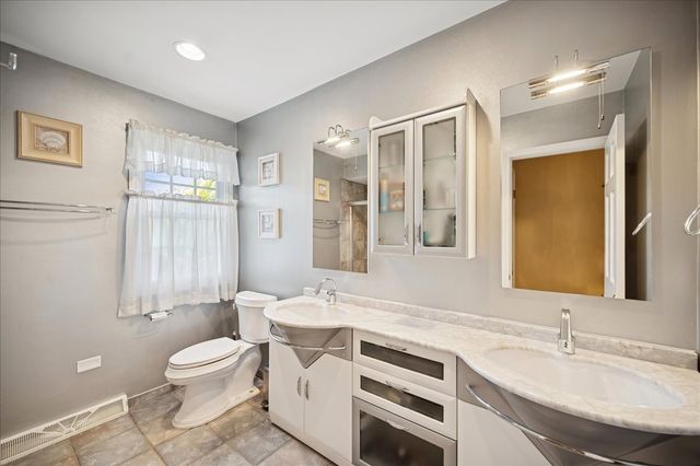 2130 Magnolia Lane, Highland Park, IL 60035