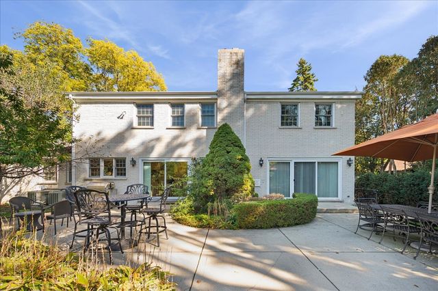 2130 Magnolia Lane, Highland Park, IL 60035