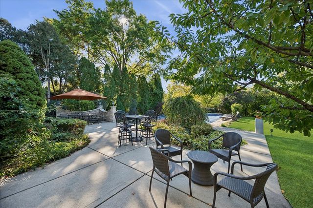 2130 Magnolia Lane, Highland Park, IL 60035