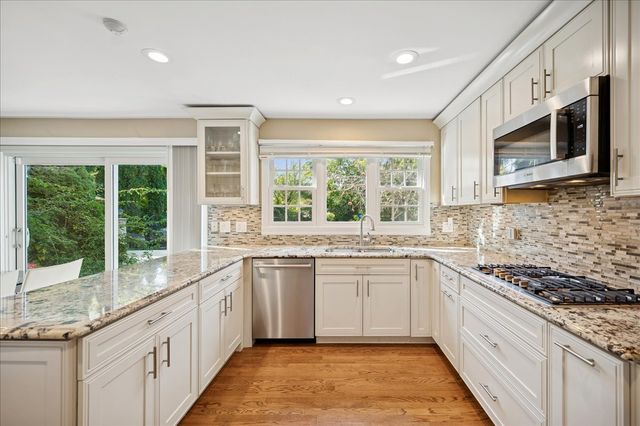 2130 Magnolia Lane, Highland Park, IL 60035