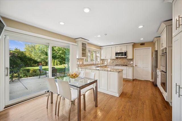 2130 Magnolia Lane, Highland Park, IL 60035