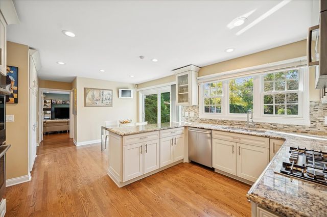 2130 Magnolia Lane, Highland Park, IL 60035