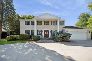 2130 Magnolia Lane, Highland Park, IL 60035