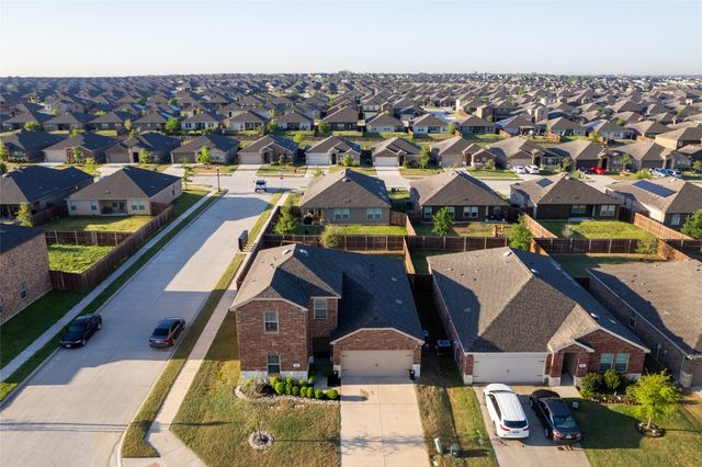 724 Alton Drive, Aubrey, TX 76227